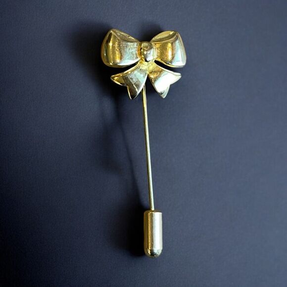 Bow Stick Pin Signed Mimi D N ~AKA~ Mimi di Niscemi Vintage Gold Tone Dainty - Picture 2 of 8